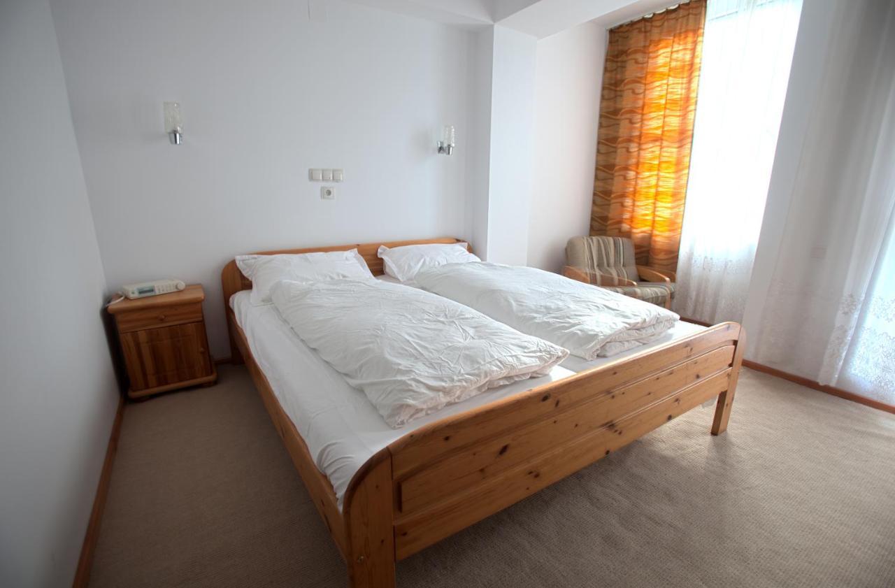 Hôtel Time-Out - Valea Oltului à Balota  Extérieur photo