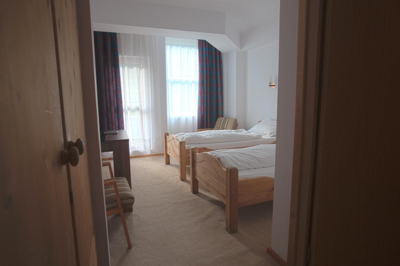 Hôtel Time-Out - Valea Oltului à Balota  Extérieur photo