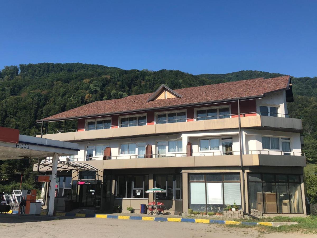 Hôtel Time-Out - Valea Oltului à Balota  Extérieur photo